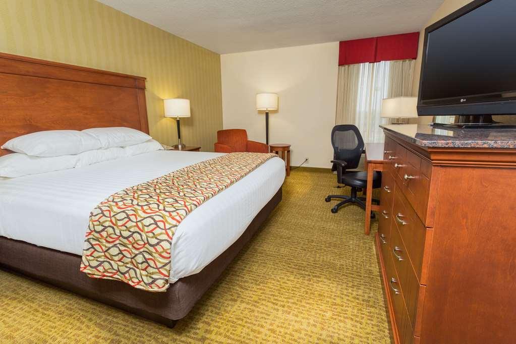Drury Inn & Suites Marion Room photo